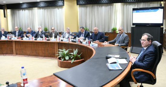 وزير البترول يرأس اجتماع اللجنة العليا لقطاع البترول لمتابعة تنفيذ مشروعات التكرير