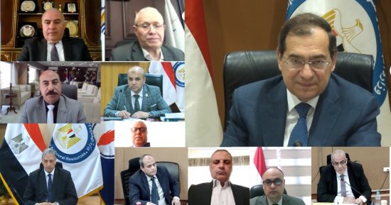 قطاع البترول يعمل حالياً على إنشاء مصنع بالسخنة لتصنيع مواسير توصيل الغاز للمنازل