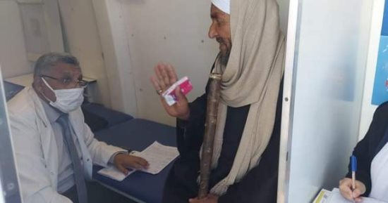 حياة كريمة.. قوافل طبية توقع الكشف على 2300 مواطن من قرى البحر الأحمر