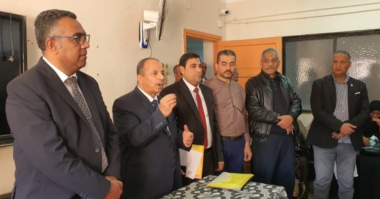 وكيل تعليم الأقصر يجري مقابلات للراغبين في المشاركة بامتحانات الثانوية.. صور