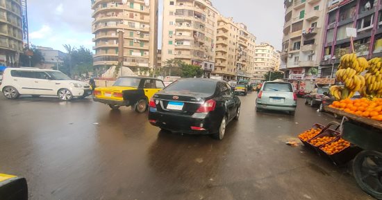 عودة الأجواء الشتوية الباردة والأمطار بالإسكندرية.. استعدادات مكثفة لاستقبال أمطار نوة "الكرم".. الصرف الصحى ترفع حالة الطوارئ وتنشر سيارات الشفط مع رفع كفاءة محطات الرفع.. والأرصاد تحذر من ارتفاع الأمواج.. صور