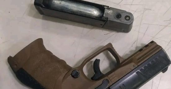 جمارك مطار القاهرة تضبط محاولة تهريب مسدس يعمل بضغط الهواء