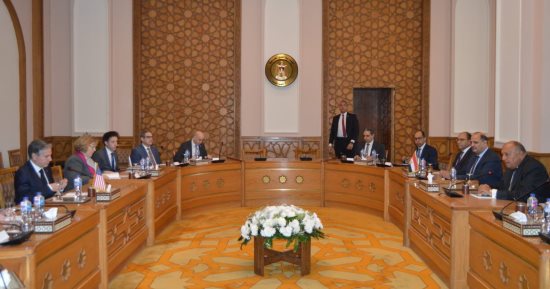 انطلاق جلسة المباحثات الثنائية بين الوزير سامح شكرى ونظيره الأمريكى.. صور