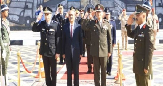 وضع إكليل من الزهور على النصب التذكارى فى جميع المحافظات بمناسبة عيد الشرطة