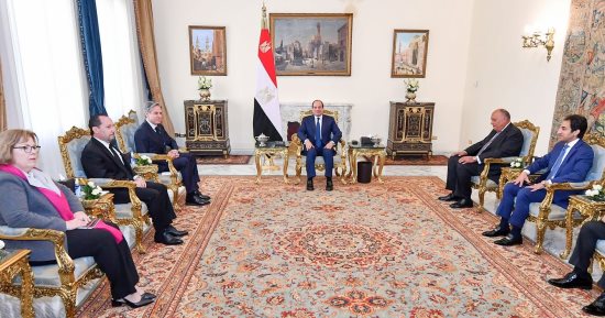 الرئيس السيسي يؤكد علاقات الشراكة الاستراتيجية الممتدة بين مصر وأمريكا
