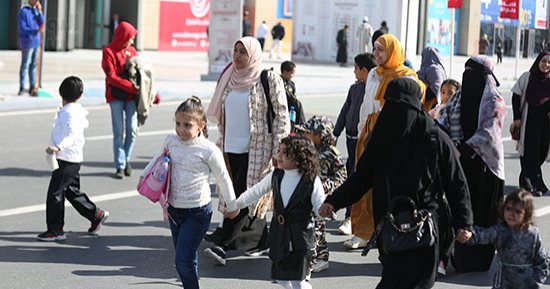 مراسل القاهرة الإخبارية: توقعات بوصول عدد زوار معرض الكتاب إلى 4 ملايين شخص