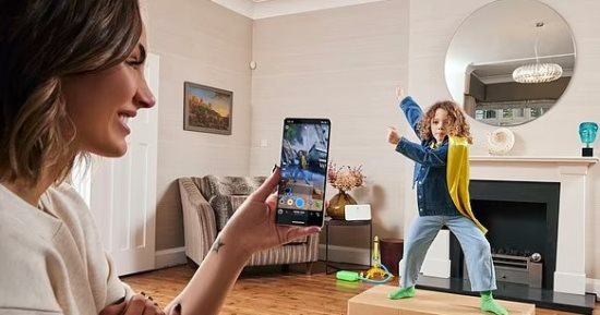 تطوير خدعة واقع معزز على الهاتف تمنحك أبطال 3D وسفن فضاء فى منزلك