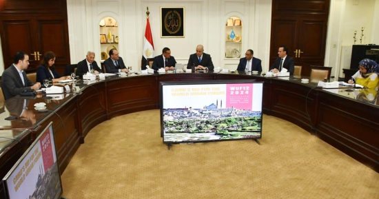 وزيرا الإسكان والتنمية المحلية يستعرضان تحضيرات المنتدى الحضرى العالمى