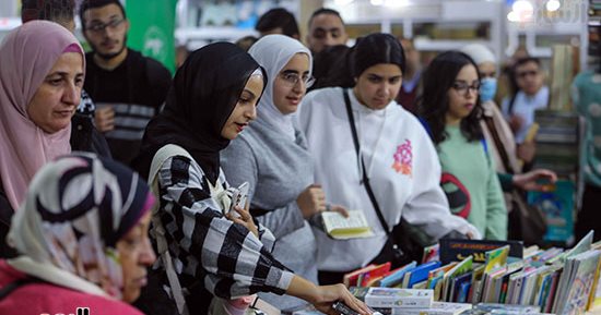 اعمل مكتبتك بأقل تكلفة.. سور الأزبكية في معرض الكتاب يقدم كتبا متنوعة وأسعارا مخفضة