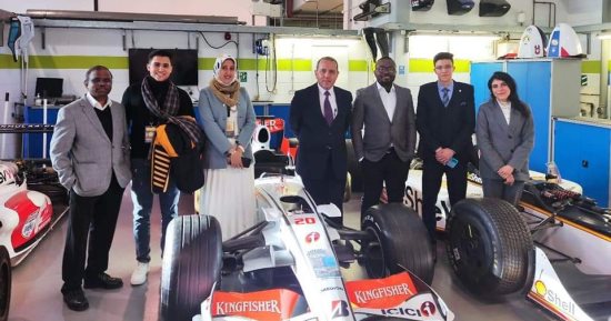 طلاب فريق الفورمولا بكلية التكنولوجيا والتعليم جامعة حلوان يغادرون لإنجلترا