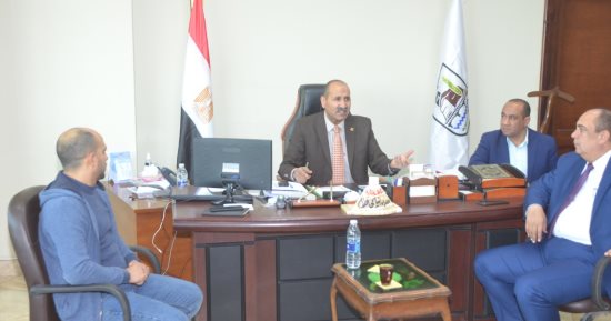 بنى سويف تناقش رفع كفاءة مراحل منظومة المخلفات بمصانع تدوير القمامة