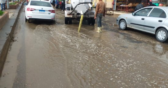 حالة الطقس بكفر الشيخ توقف حركة الملاحة بميناء الصيد.. صور