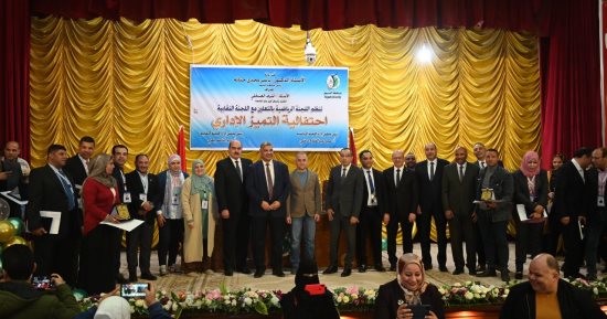 جامعة الفيوم تكرم 150 من العاملين فى احتفالية التميز الإدارى