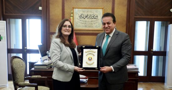 وزير الصحة يستقبل سفيرة دولة كوبا لدى مصر لبحث سبل التعاون فى القطاع الصحى