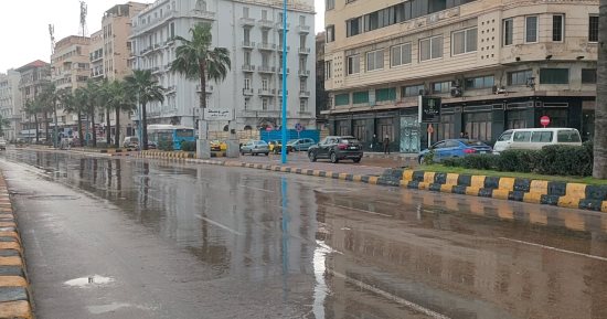 نوة الكرم.. هطول أمطار غزيرة ومستمرة واضطراب الملاحة بالبحر المتوسط.. ارتفاع أمواج البحر ورياح نشطة على الإسكندرية.. المحافظة ترفع حالة الطوارئ.. وتحذير من ‏الوقوف أسفل البلكونات القديمة والمتهالكة