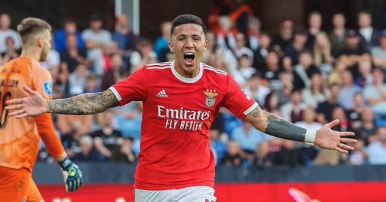 إنزو فرنانديز يحطم 6 أرقام قياسية بعد صفقة الـ121 مليون يورو إلى تشيلسى