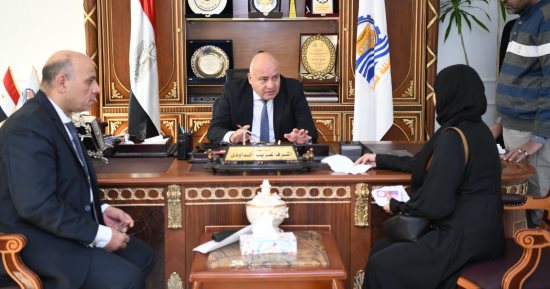 محافظ قنا يوجه بسرعة حل شكاوى المواطنين.. معاش "تكافل وكرامة" أبرزها