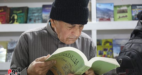 رحلة عالم المعرفة.. معرض الكتاب يستقبل زواره فى يومه التاسع