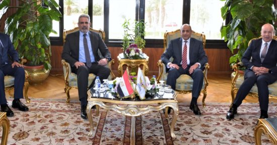 وزير الطيران يبحث مع نائب رئيس الأياتا تعزيز التعاون في مجال النقل الجوى
