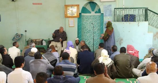 محافظ الوادى الجديد يعقد لقاء جماهيريا مع أهالى غرب الموهوب ويوجه بحل مشكلاتهم
