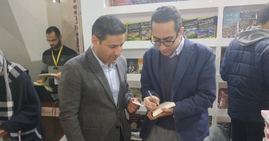 السيد شحتة يوقع رواية ميتافيرس في معرض الكتاب