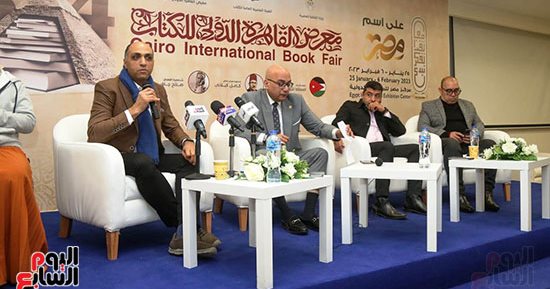 فى ندوة "الإعلام والمنصات الرقمية" بمعرض الكتاب.. أحمد الخطيب: الإعلام بالجمهورية الجديدة يسعى لنشر الوعى.. محمود بسيونى: على الصحافة أن تطالب بحقوقها من المنصات.. ووائل السمرى: الموهبة قادرة على مواجهة التريند