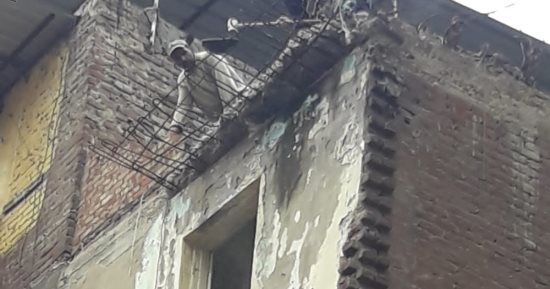 إزالة أجزاء خطرة من 3 عقارات آيلة للسقوط بحى غرب الإسكندرية