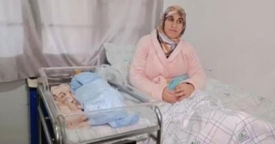 وكأن ربنا بيعوضهم.. والدا الطفل ريان يرزقان بمولود فى الذكرى الأولى لوفاته (فيديو)