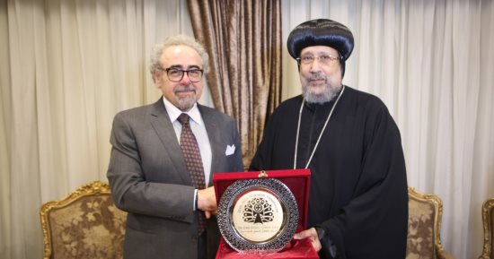 الأنبا إرميا يستقبل وفدًا من اتحاد الأدباء والكتاب العرب