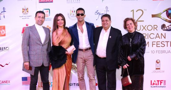 افتتاح مهرجان الأقصر للسينما الأفريقية تحت شعار "السينما خلود الزمان".. تكريم هالة صدقى ومحمد رمضان وهشام نزيه.. محمود حميدة يكرم "السينما السنغالية".. وهيثم الخميسى يُهدى أغنية "بنحب الحياة" للمهرجان.. صور