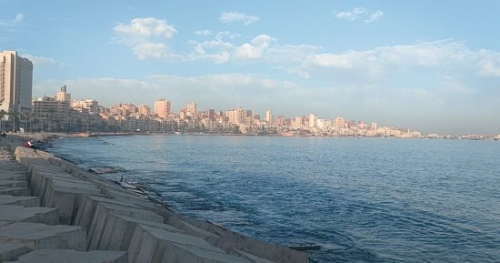الطقس معتدل والشمس ساطعة فى المحافظات.. تحليق 45 رحلة بالون طائر على متنها 1200 سائح بالأقصر.. وأمطار  على المناطق الشمالية بكفر الشيخ.. وتوقف هطولها بالإسكندرية وتوقعات بعودتها اليوم