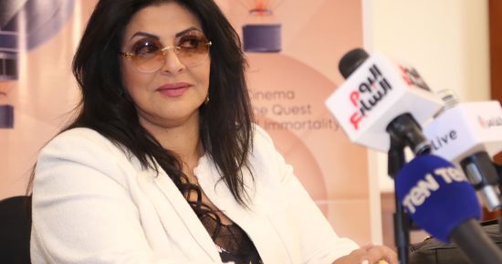 هالة صدقى بمؤتمر تكريمها بمهرجان الأقصر للسينما الأفريقية: لدى القدرة على إضافة روح كوميدية على شخصياتى.. رفضت مسرحية مع محمد صبحى لأن الدور تراجيدى.. الفن ليس به أمان مادى.. وأشجع الفنانين على المشاريع