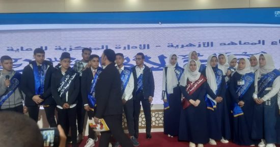 صور وابعت.. طلبة وطالبات المعاهد الأزهرية في معرض الكتاب 2023