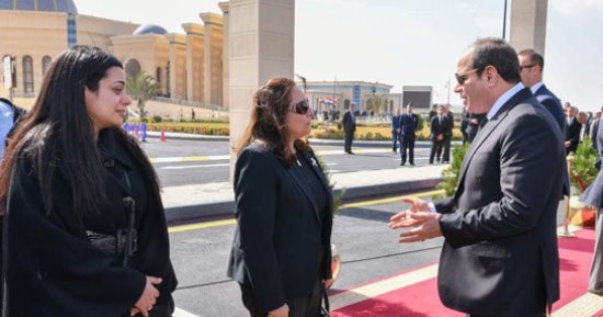 الرئيس السيسي يقدم التعازى لأسرة الدكتور الراحل شريف إسماعيل