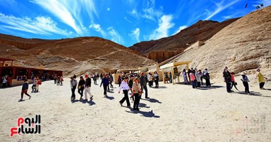 مصر الجميلة.. توافد السائحين على معابد وادي الملوك بالأقصر