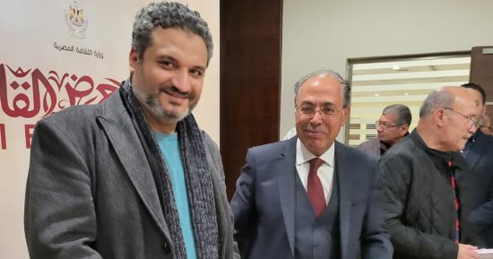 توقيع "التحليل النقدى للخطاب من اللغويات إلى الوسائط المتعددة" لـ محمد شومان فى معرض الكتاب