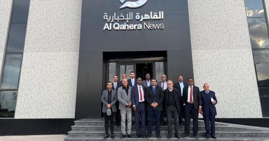  وفد الأمانة العامة لـ"الصحفيين العرب"يزور قناة القاهرة الإخبارية.. ويشيد بالتجهيزات التقنية عالية المستوى.. ويؤكد: امتداد لريادة الإعلام المصرى.. أحمد الطاهرى: قناة كل العرب ورسالتها السلام والتنمية والاستقرار