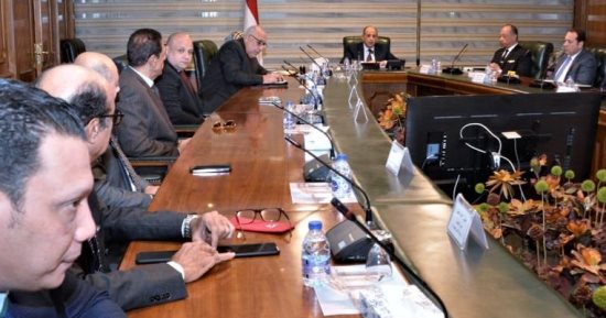 وزير الطيران يبحث مع الشركات الخاصة تعزيز دور القطاع الخاص فى منظومة النقل الجوى