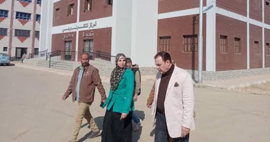 رئيس مدينة ملوى فى المنيا يتفقد مشروعات حياة كريمة بقرية المعصرة