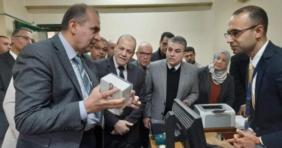 ‏نائب القابضة لكهرباء مصر يتفقد مراكز خدمة عملاء دمياط بشمال الدلتا.. صور