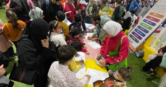 إقبال كبير على ركن متحف الطفل بمعرض الكتاب.. صور