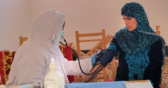 إجراء الكشف الطبى والعلاج المجانى لـ 3720 مواطنا بقرى حياة كريمة بأسوان