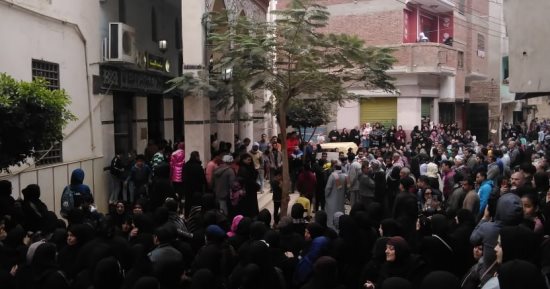 تشييع جثامين أب وأم وأطفالهما الثلاثة ضحايا حريق فى جنازة مهيبة بالشرقية