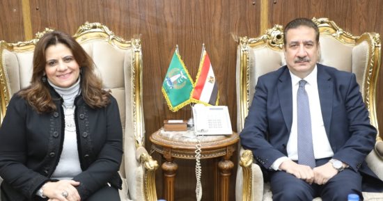 محافظ المنوفية ووزيرة الهجرة يستعرضان الصناعات الحرفية وتسويق المنتجات