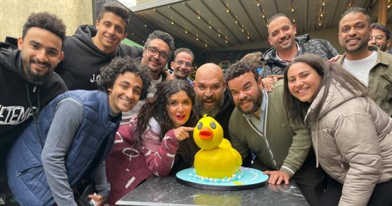 هكذا احتفل محمد عبد الرحمن بانتهاء تصوير فيلم "البطة الصفرا".. صور