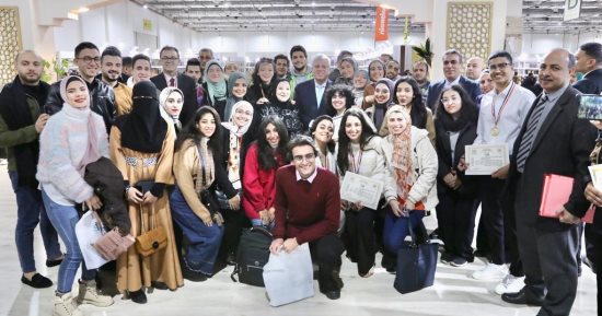 وزير التعليم العالى يكرم طلاب الجامعات الفائزين فى مسابقة "معا".. صور