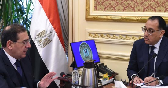 مدبولى يتابع مع وزير البترول الموقف التنفيذى لمشروع مجمع إنتاج "الصودا آش"