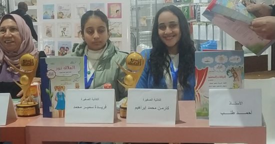 توقيع كتابى "الزرافة والعصفور" و"الملاك نور" فى اليوم الأخير لـ معرض  للكتاب.. صور