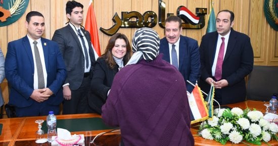 وزيرة الهجرة ومحافظ المنوفية يشهدان توزيع مساعدات على المواطنين الأكثر احتياجا