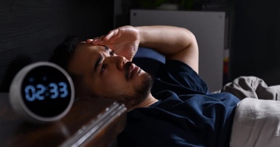 6 خطوات للتخلص من الأرق ومشاكل النوم.. غلق الكمبيوتر والموبايل ضرورى
